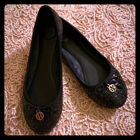 Tory Burch Shoes - Tory Burch glitter ballet flats 🖤